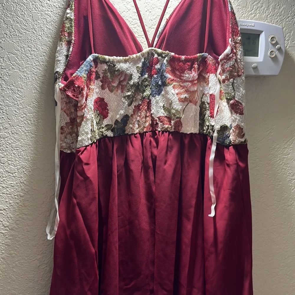 Dress - Picture 3 of 3